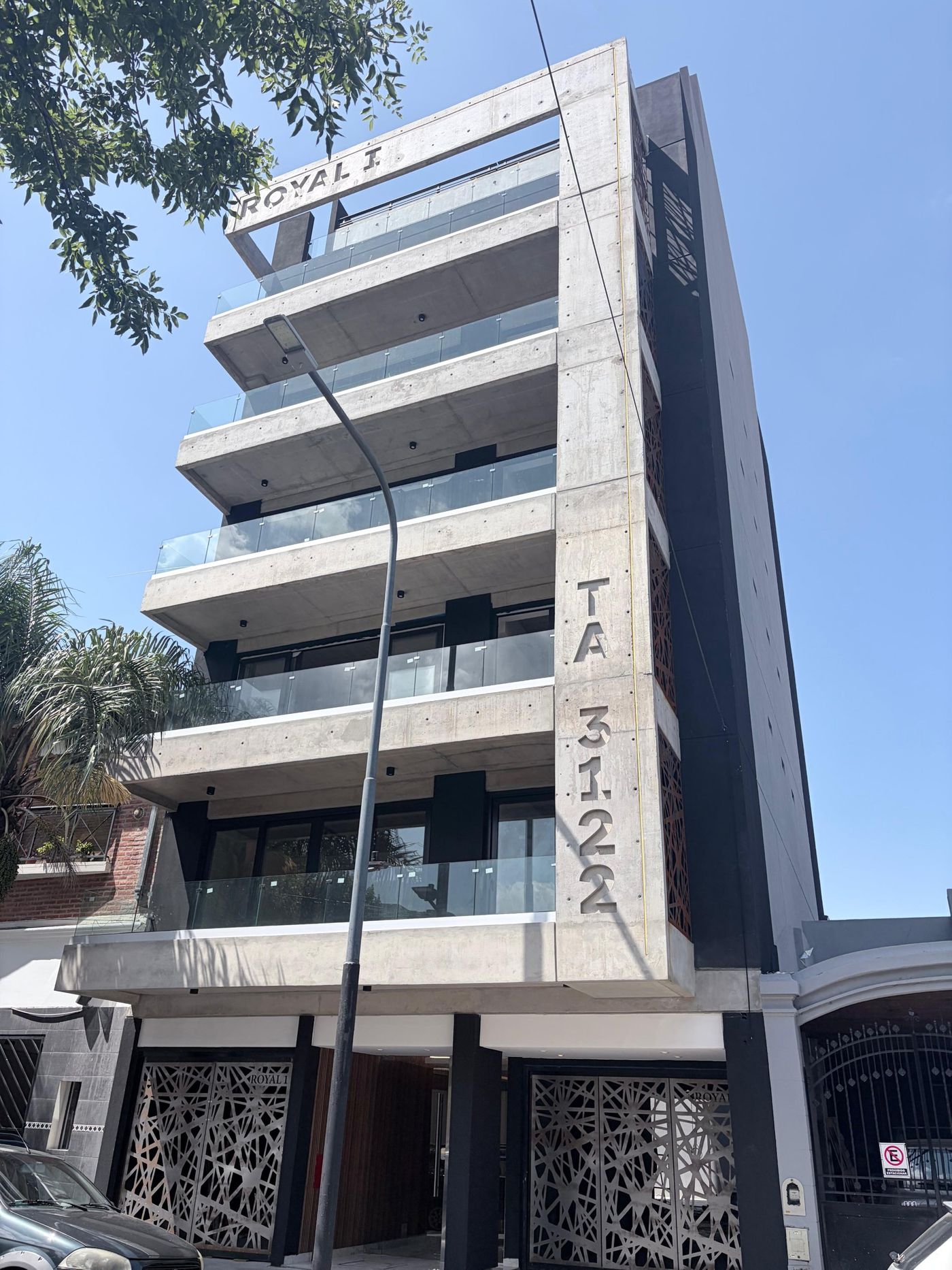 Edificio Royal I con barandas Zócalo A10